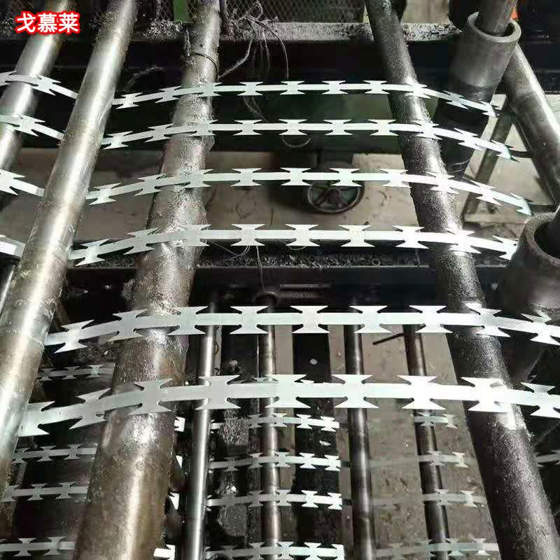 刀片刺绳刺丝滚笼 学校铁刀片刺绳公路锌景区防盗爬镀刺防丝防护图片