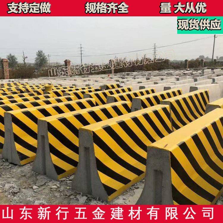 水泥隔离墩黄黑防撞墩路中央墩防护路障新泽西护栏混凝土围挡底座图片