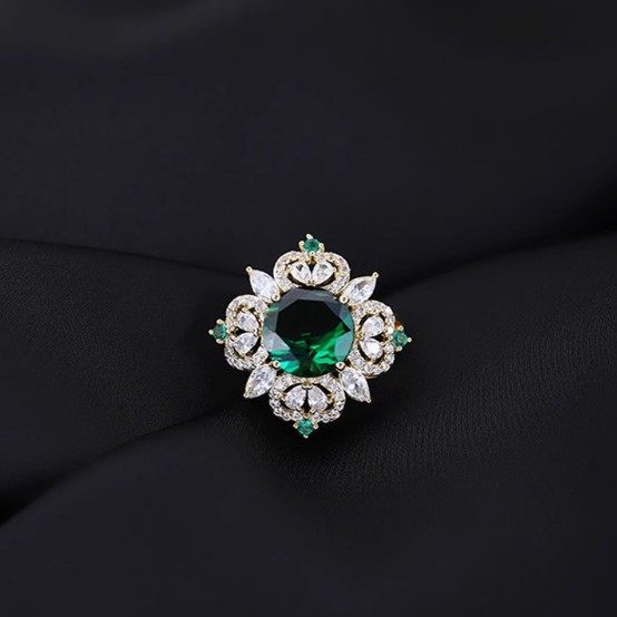 时尚高端祖母绿水晶胸针女领口免缝隐形防走光别针扣固定衣服配饰,饰品/流行首饰/时尚饰品新,胸针,淘宝优惠券,粉丝福利购,淘宝优惠卷