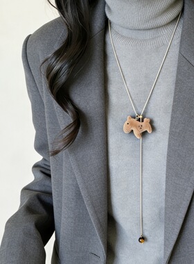 咖色系植绒小马项链女秋冬百搭本命年可抽拉毛衣链小众设计感配饰