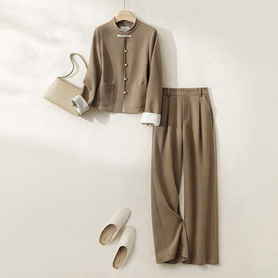 3.11【“典雅中式”拼接提花面料外套+直简裤】2025春国风套装