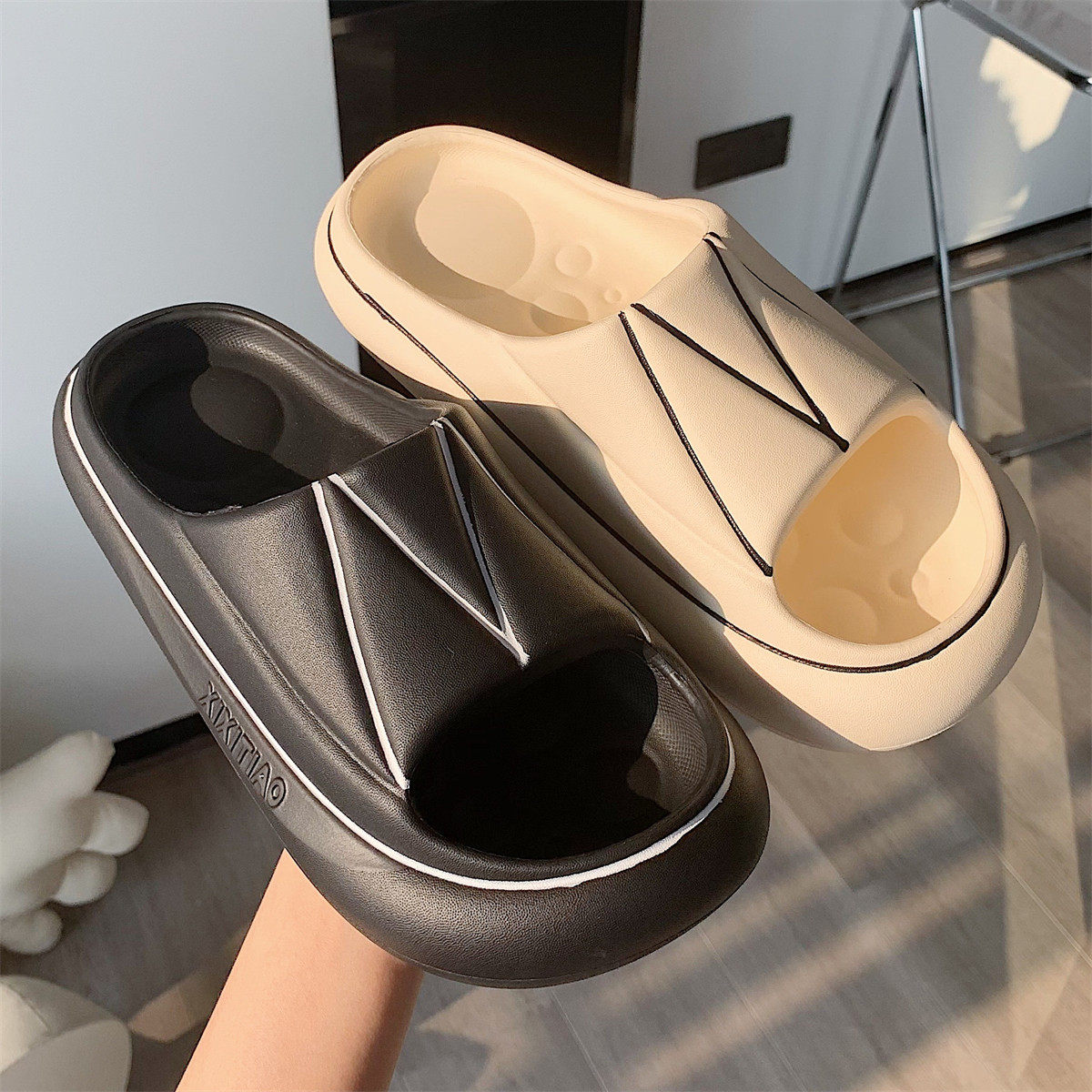 男女生时尚居家用个性街头风防滑踩屎感eva软厚底情侣鸳鸯凉拖鞋