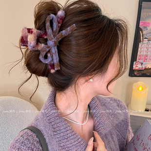 芋泥波波~毛绒蝴蝶结头发抓夹女2025新款高级感鲨鱼夹冬发夹发饰