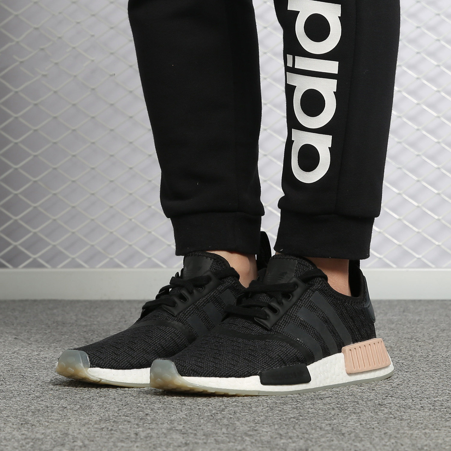 Adidas/阿迪达斯正品 NMD BOOST 女子休闲跑步鞋CQ2011