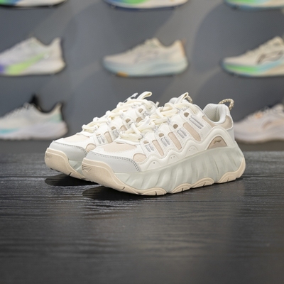 李宁正品2025冬季新款女子时尚百搭厚底耐磨减震休闲鞋AGCV254-2