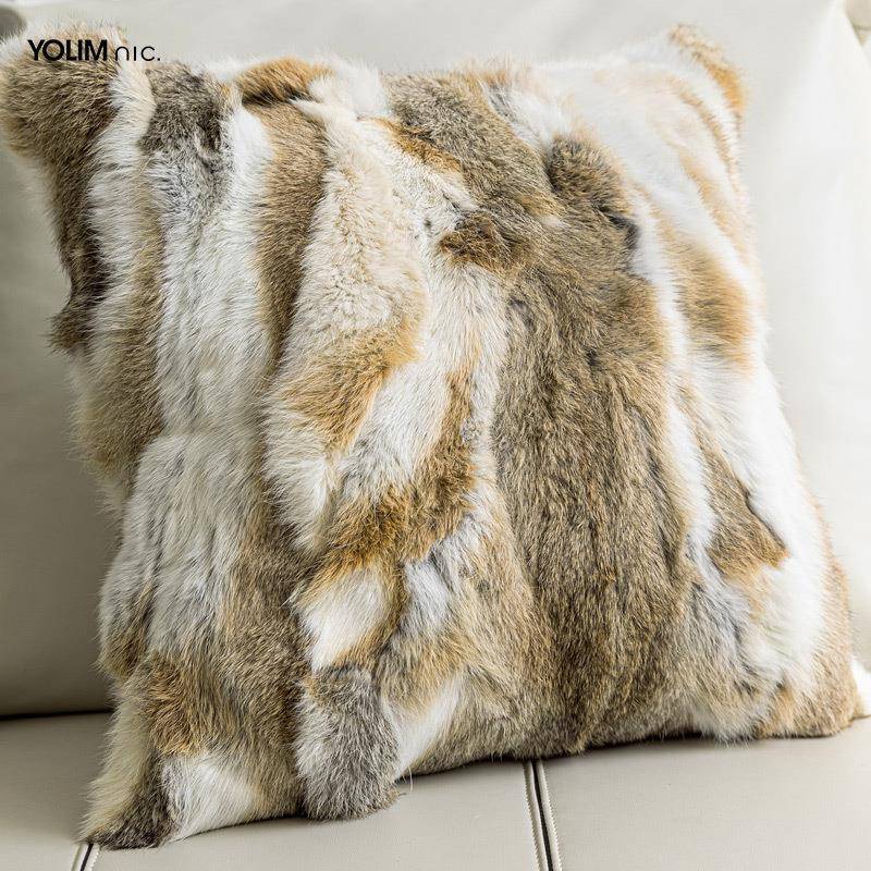 现代简约咖色兔毛抱枕客厅发靠沙枕轻奢黄样板间KOC卧靠包室靠垫