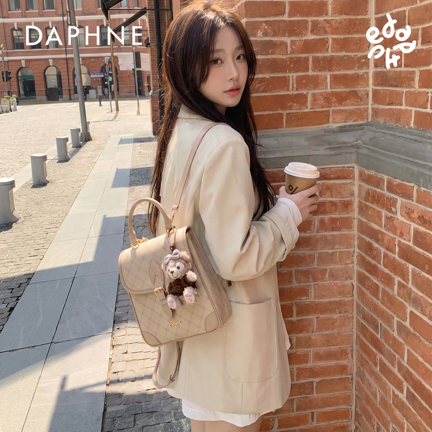 Daphne/达芙妮时尚通勤法棍双肩包休闲出游单肩包可爱老花小背包