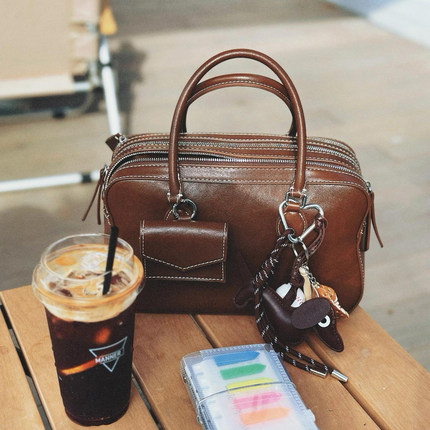 达芙妮Daphne枕头包时尚手提单肩包小众波士顿保龄球包BV240943