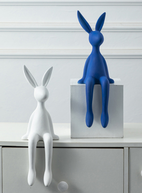 克莱因蓝坐姿兔子现代轻奢高级感简约桌面网N红道具软装酒柜小摆