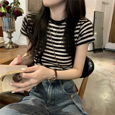 夏季新款韩版正肩修身短款条纹复古设计感短袖T恤女打底衫上衣