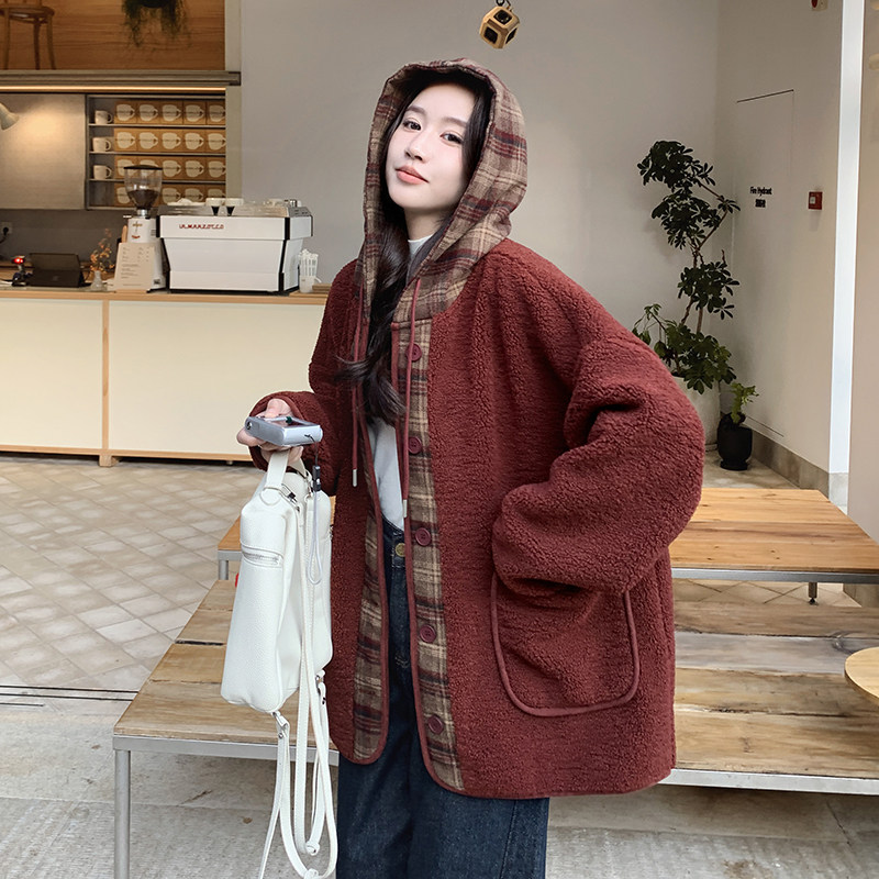 酒红色格子拼接宽松连帽羊羔毛短外套女冬季新款加厚皮毛一体棉衣,女装棉衣/棉服,2C211