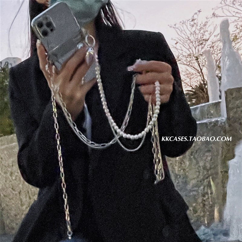 小众高级珍珠金属手机链条手机zA壳背夹挂绳手机夹斜挎可背挂颈链