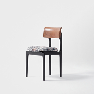 中古风实木餐椅2025新款高端布艺软包靠背椅家用复古风白蜡木椅子