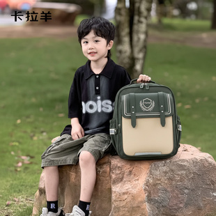 卡拉羊双肩包男童外出2026爆款护脊大容量双肩包减负防下坠女书包