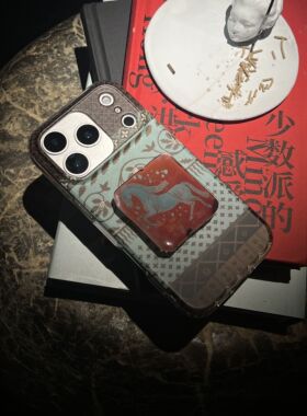 叶菽原创定制《陨马》新中式国风清冷小众高级感IMD双层适用苹果17/14/15/16promax磨砂马年iPhone秋冬手机壳