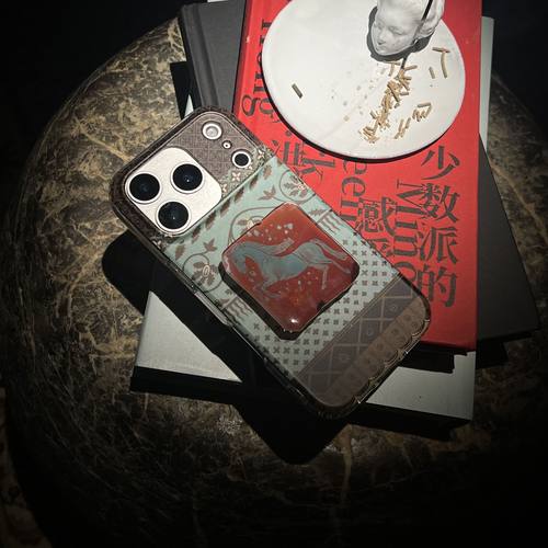 叶菽原创定制《陨马》新中式国风清冷小众高级感IMD双层适用苹果17/14/15/16promax磨砂马年iPhone秋冬手机壳