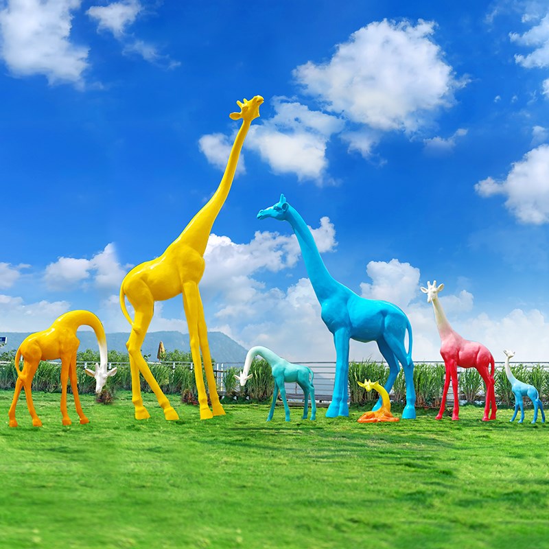 户外彩绘长颈鹿动物摆件玻璃钢雕塑小区幼儿园林景观落地造景装饰