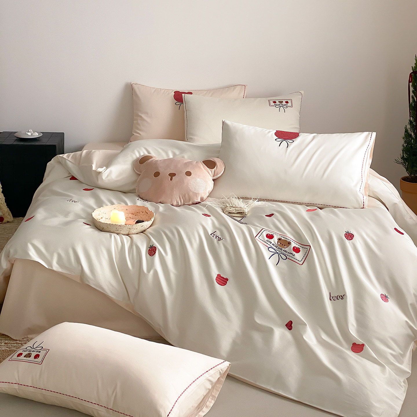 玺棠 2026春夏新款100s长绒棉纯棉四件套全棉刺绣卡通草莓熊床单