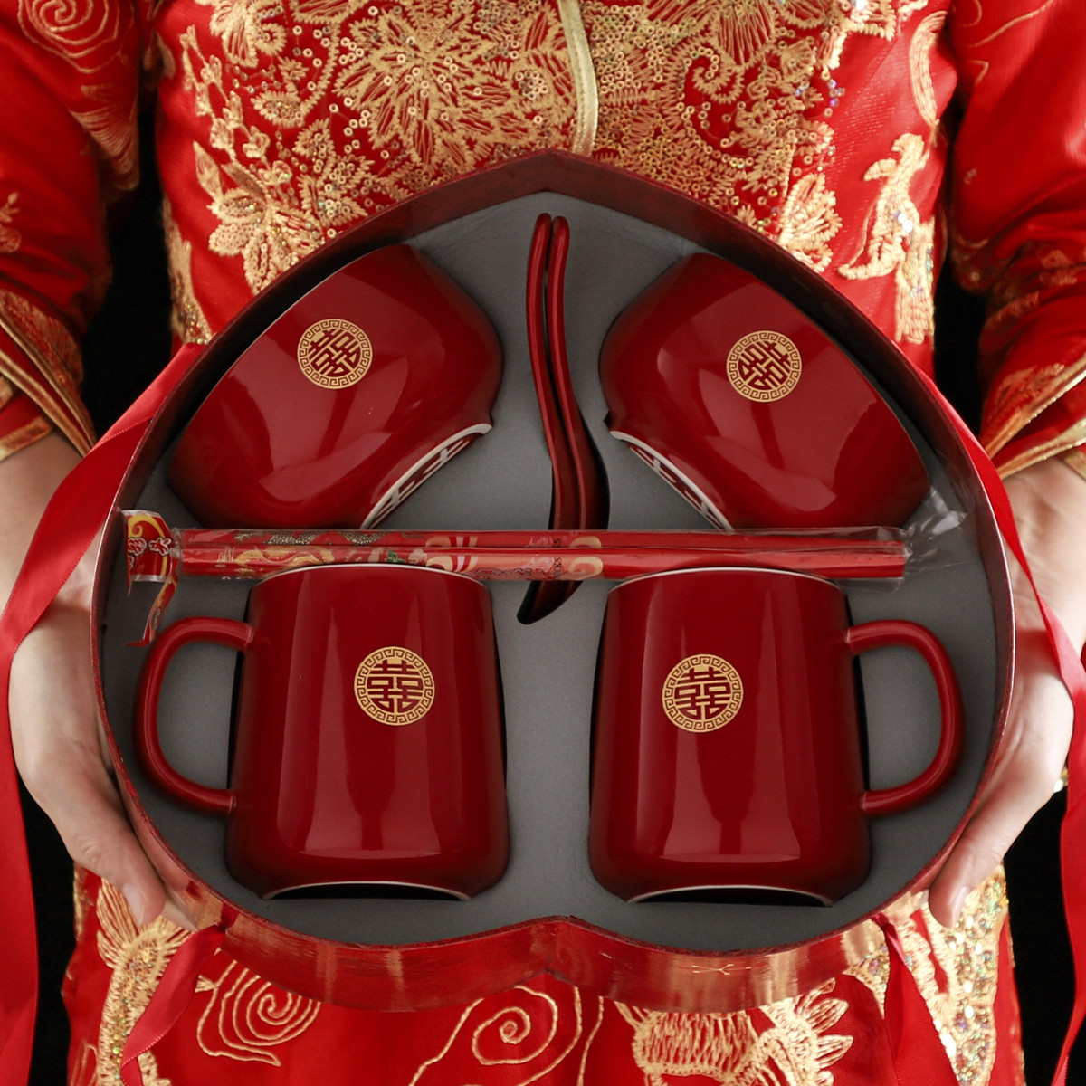 新人对杯结婚陶瓷喜碗敬茶杯婚庆敬茶碗夫妻对碗对杯桃心盒8件套