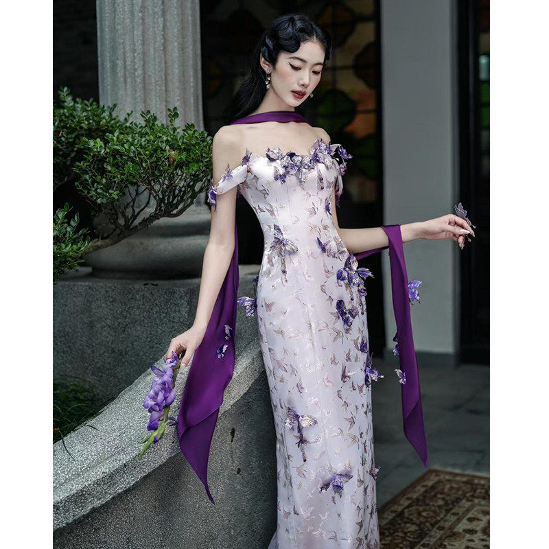 直销新中式晨袍女2025新款设计感小众新娘订婚礼服裙紫色一字肩敬