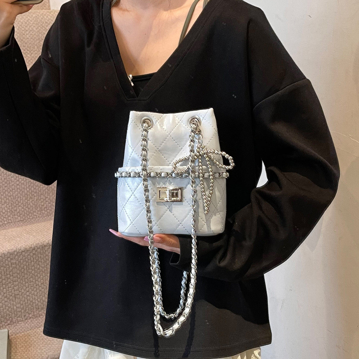 时髦洋气小包包新款韩版流行小水桶包休闲百搭链条休闲手机包,箱包皮具/热销女包/男包,水桶包,淘宝优惠券,粉丝福利购,淘宝优惠卷