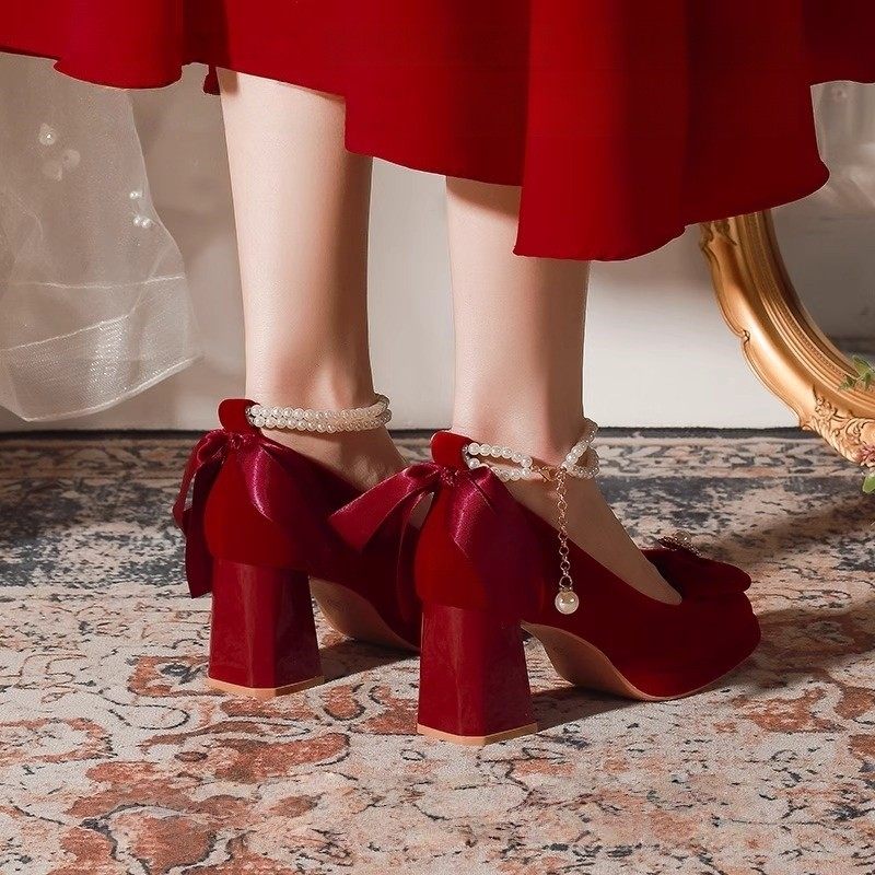 推荐玛丽珍婚鞋女秀禾婚纱两穿中式粗跟新娘鞋防水台小个子红色高