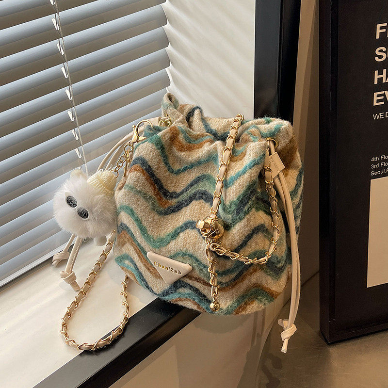 韩系包包百搭彩色波纹水桶包女士2024新款单肩斜挎链条包,箱包皮具/热销女包/男包,水桶包,淘宝优惠券,粉丝福利购,淘宝优惠卷