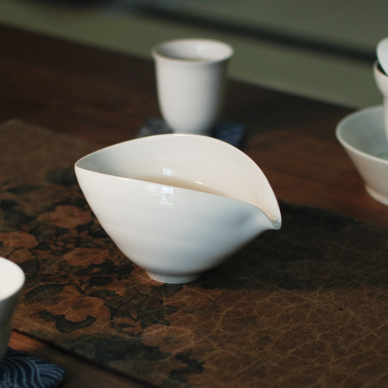 喜悦茶铺 景德镇定白釉陶瓷公道杯 片口 手工草木灰 匀杯 水滴