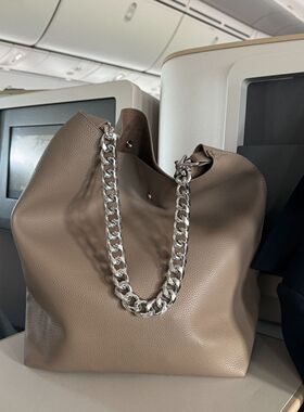 大象灰托特链条包 X021S777