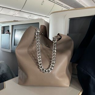 大象灰托特链条包 X021S777