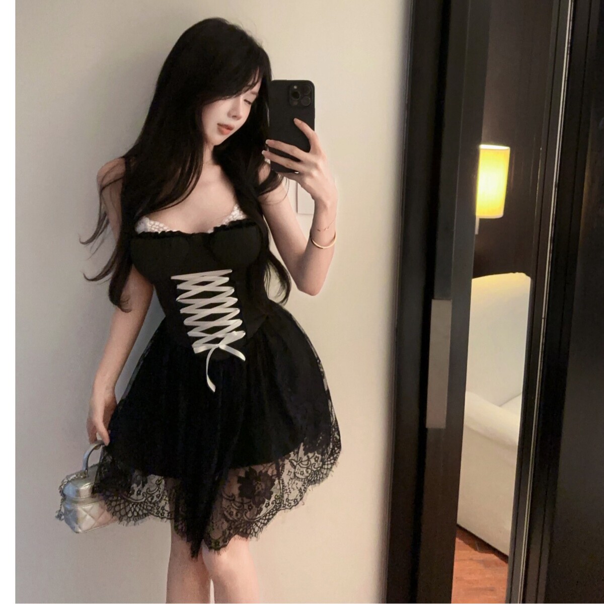 赫本风黑色蕾丝拼接吊带连衣裙女夏季高级性感公主收腰蓬蓬短裙子