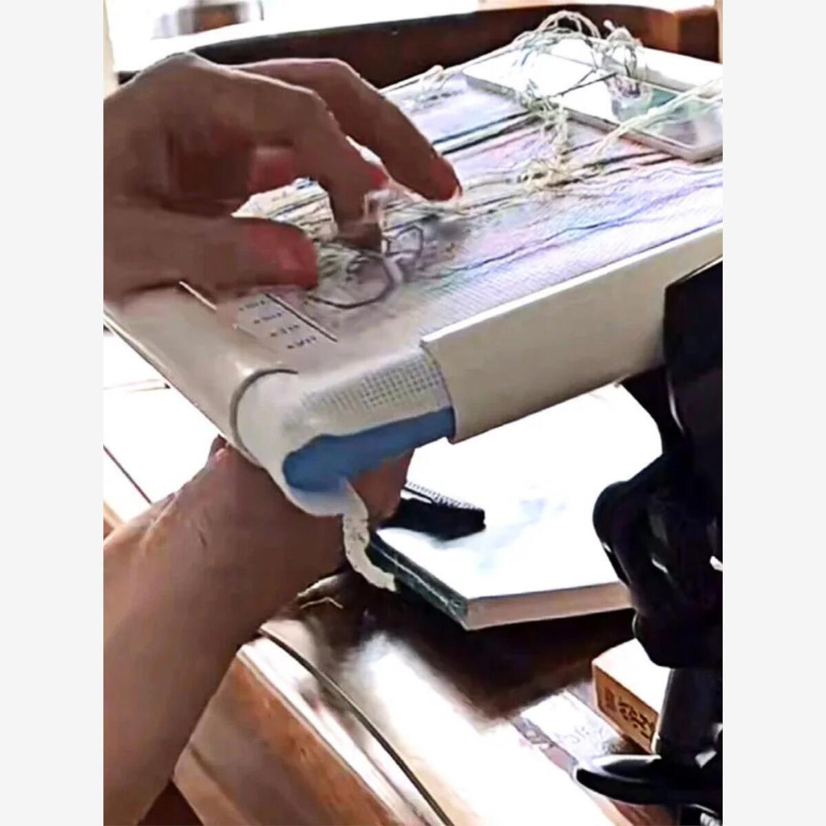 十字绣桌边绣夹一对侧边夹辅助工具小型绣绷绣架台式桌面刺绣夹子