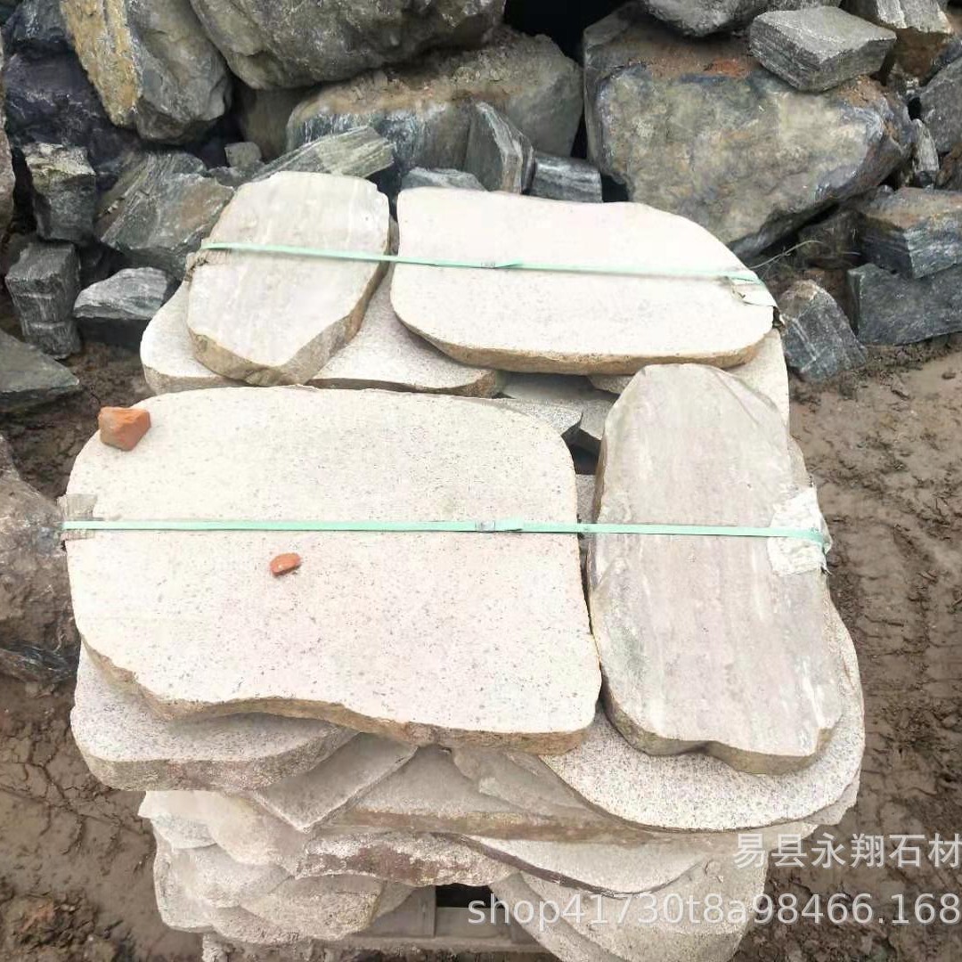 鹅卵石切片踏步石厂家园林铺路石河卵石切片草坪垫脚踏板汀步石