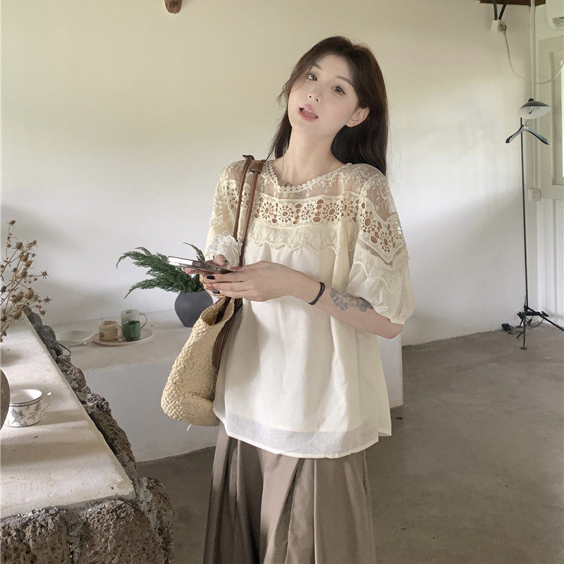 大码胖mm韩系气质蕾丝拼接钩花镂空衬衫女装夏季新款圆领短袖上衣