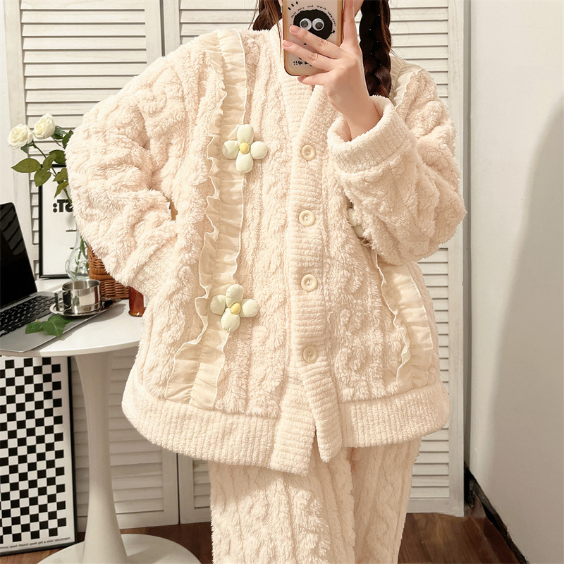 奶芙小花~珊瑚绒睡衣女秋冬季新款加厚小香风甜美家居服套装冬天