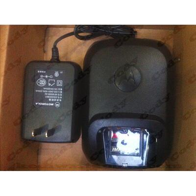 摩托罗拉XIR P8268 P8200 P6600i P8260 P8668电池充电器可充原装