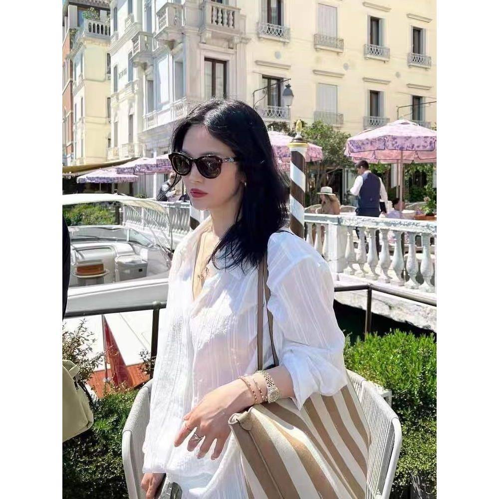 官方旗舰店宋慧乔明星同款白色条纹衬衫女宽松显瘦设计感高级休闲