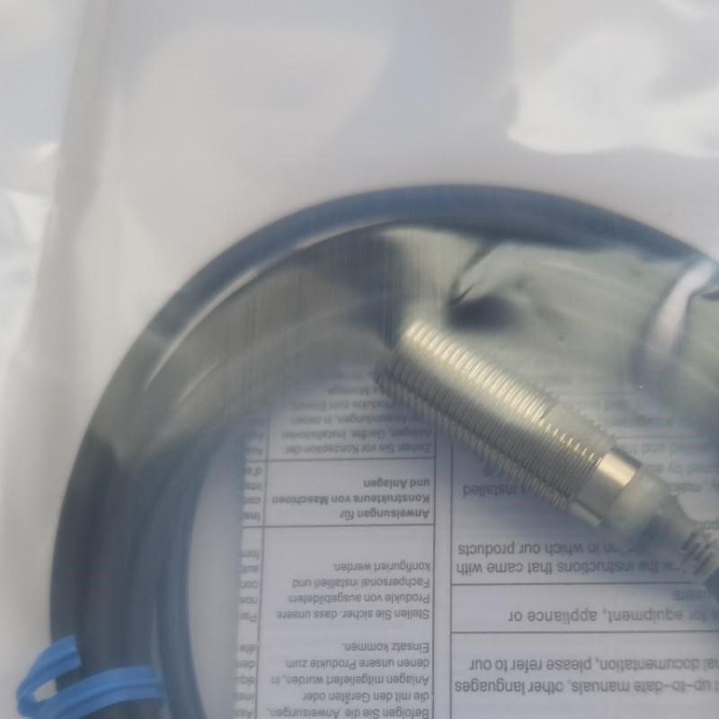 按近开关 限位开关 E2E-X7D112 长距离检测 双色灯