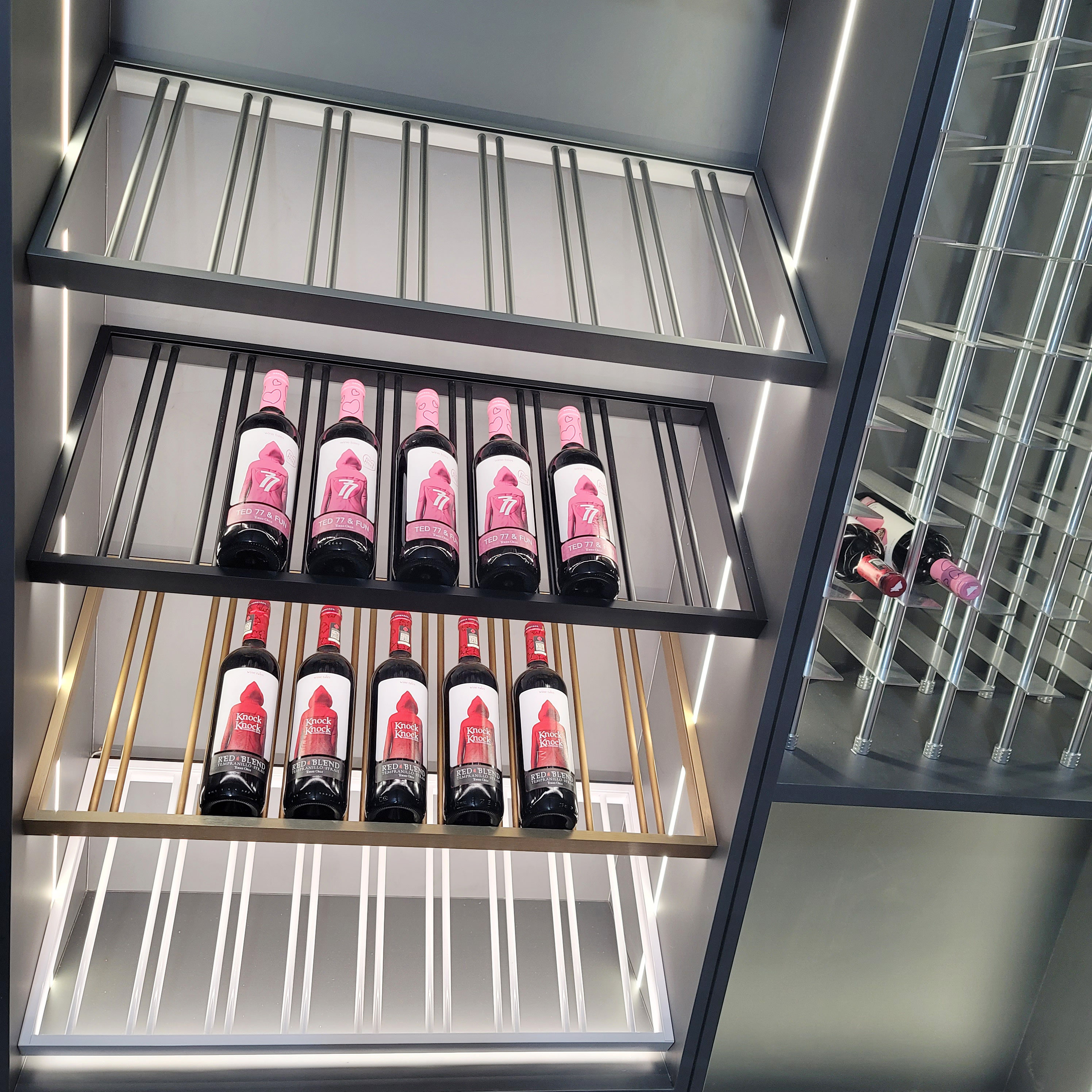 酒瓶架红酒架铝合金红酒斜放层架金属哑黑悬挂装饰发光展示架