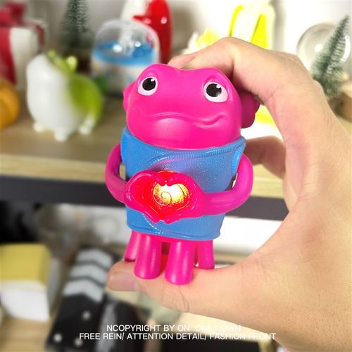 快速发货会比心外m星人玩偶发光笔芯送男女朋友走心情人节节