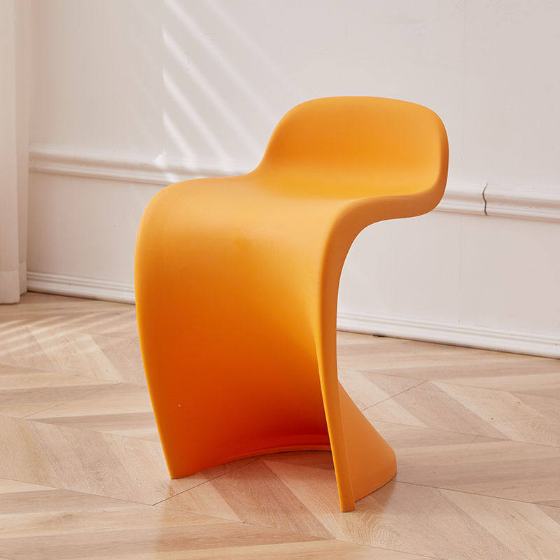 金满胜北欧简约餐椅家用可叠放塑料创意椅子家用化妆凳网红潘东椅