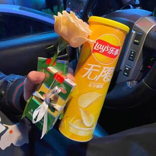 浪漫礼物装香菸盒子送男友薯片桶玫瑰花束惊喜情人节七夕生日女生