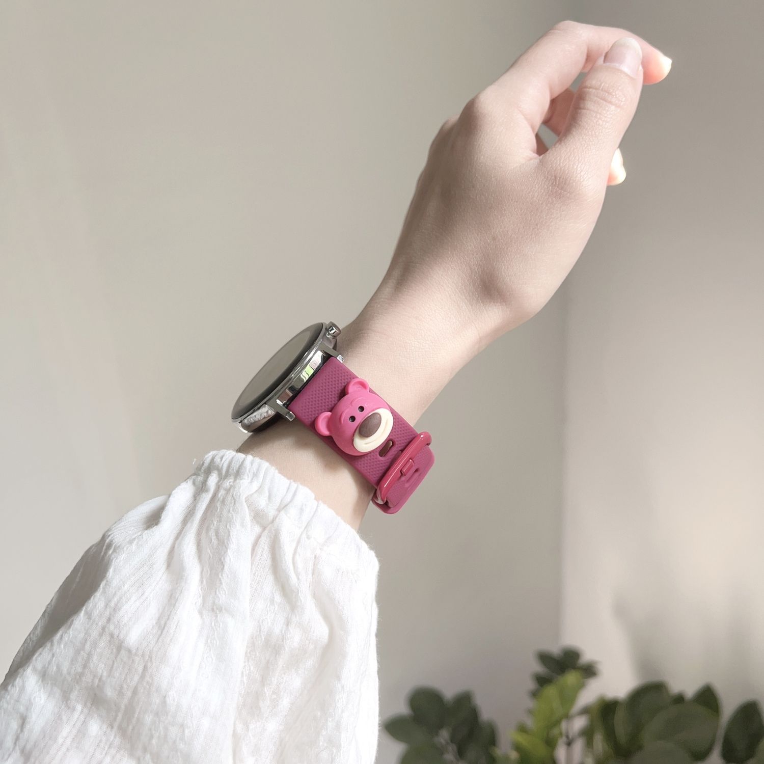 适用华为watch gt6草莓熊GT4硅胶表带GT5Pro小米color荣耀2创意