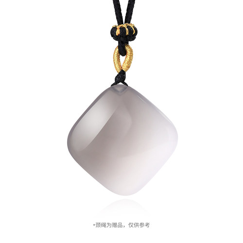 周大生玉髓无事牌吊坠天然项链