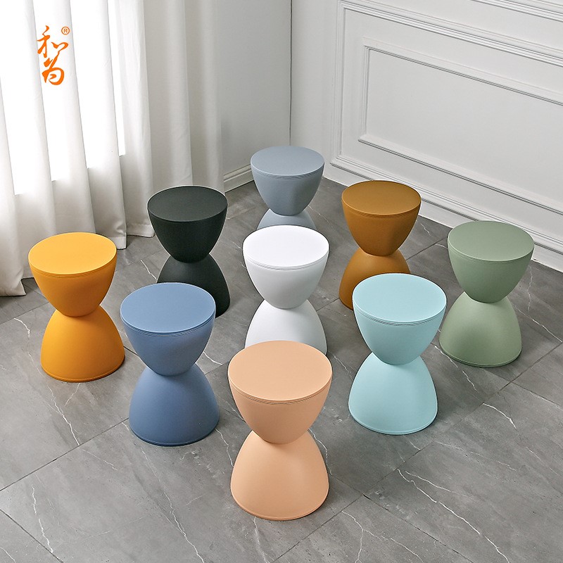 北欧现代简约塑料凳子休闲家用圆凳创意换鞋浴室试衣矮凳王子凳