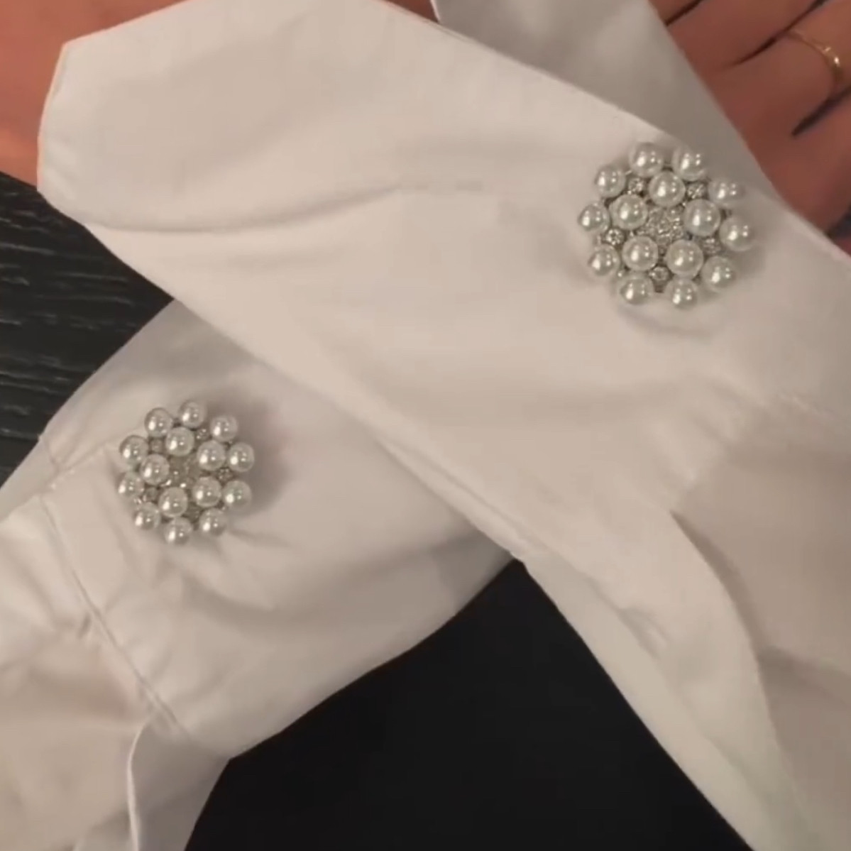 新款2025衬衫搭配精致通勤小众夹扣领扣法式珍珠花簇袖扣柔优雅风