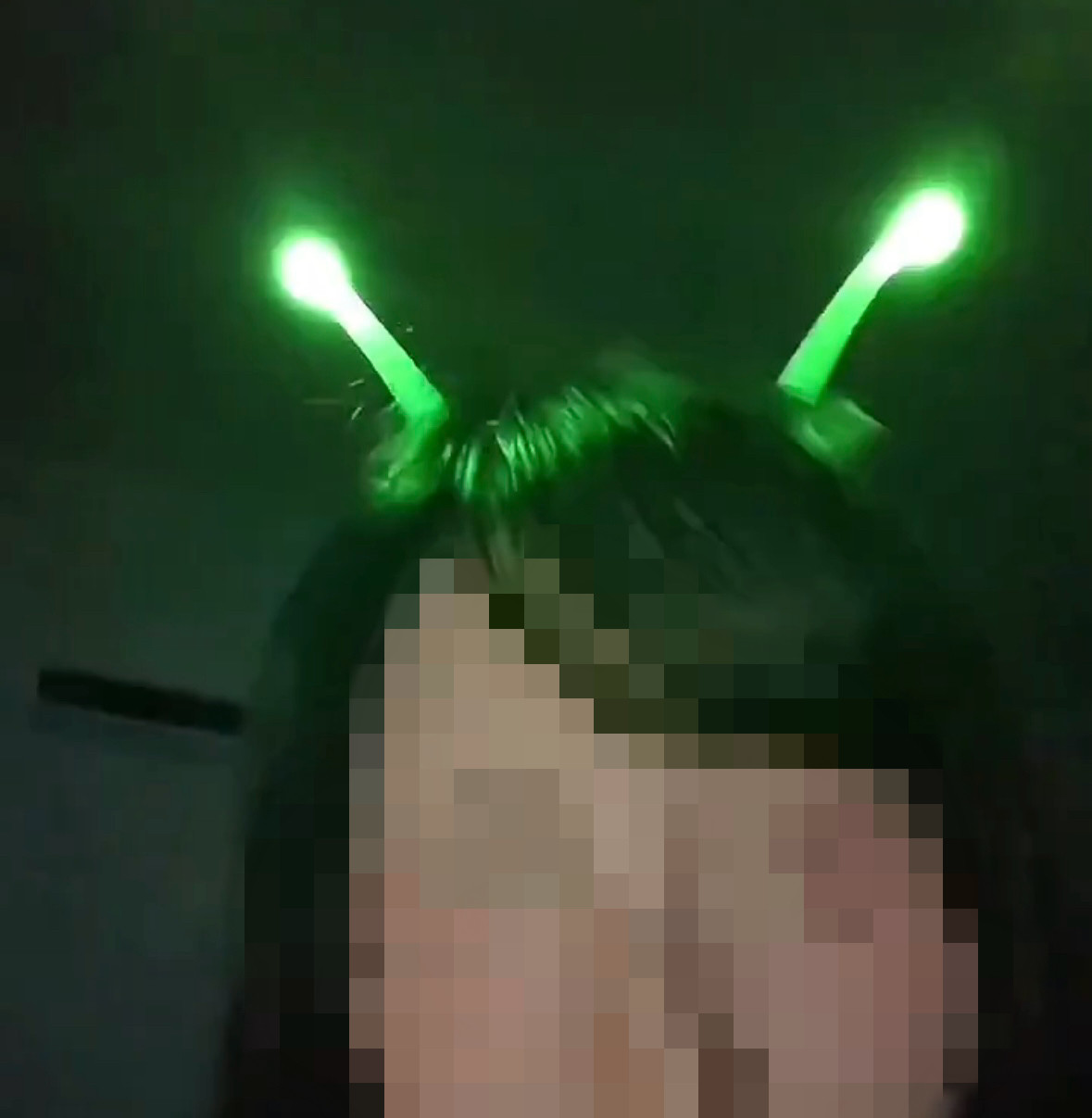 万圣节cos发光外星人发箍节日气氛恐怖道具夜光发箍演出装扮头饰