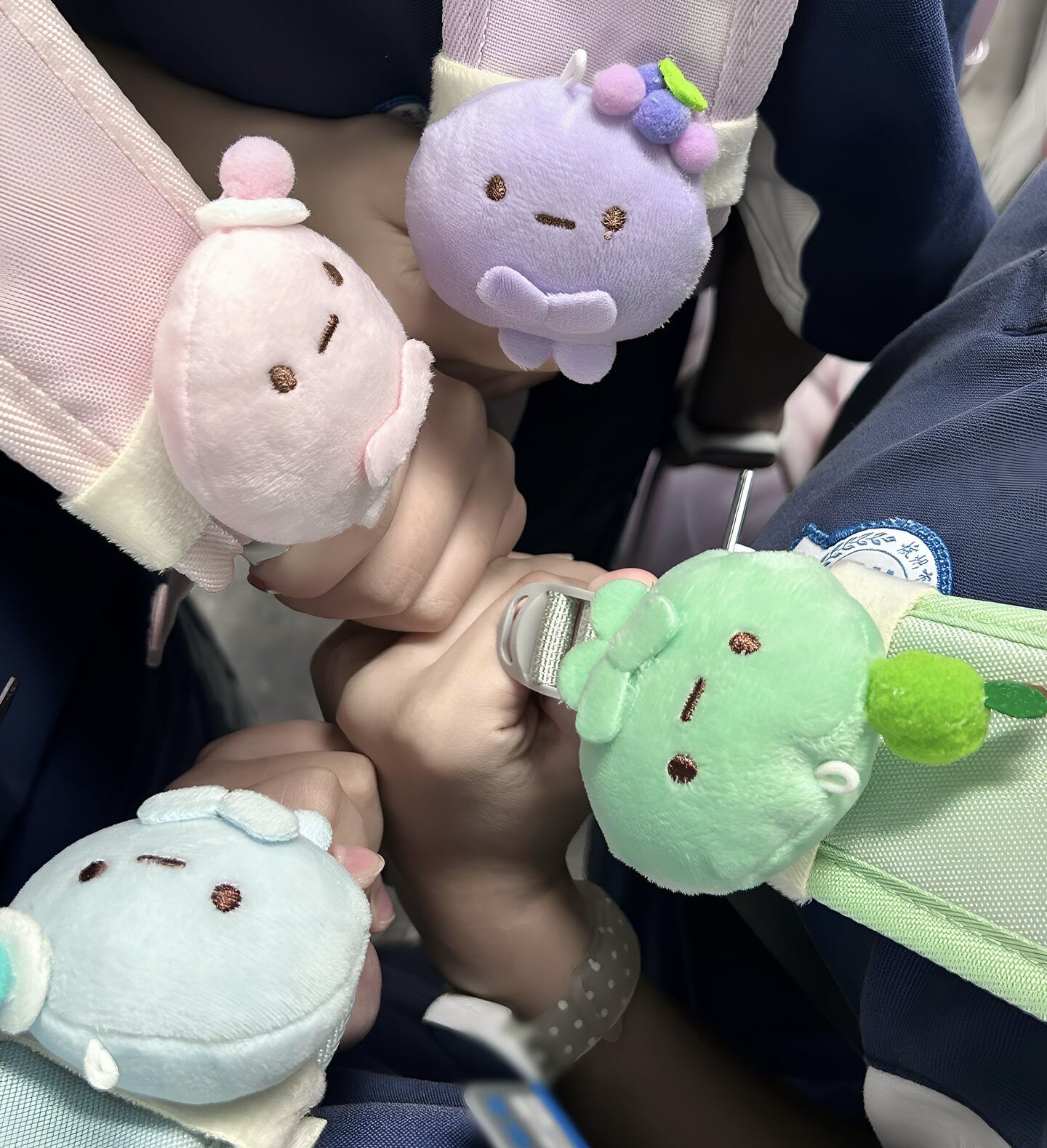 新品水果团子魔术贴包挂绑带款挂饰超萌多巴胺玩偶礼物小公仔可爱