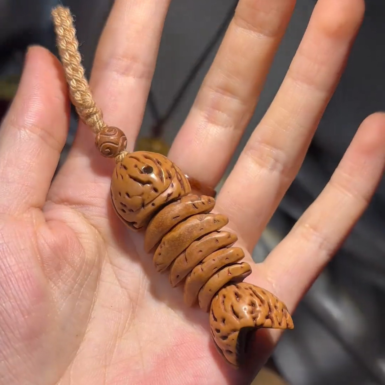 新款2025小鱼骨创意趣味毛桃核片拼装鱼寓意年年有余纯手工挂件