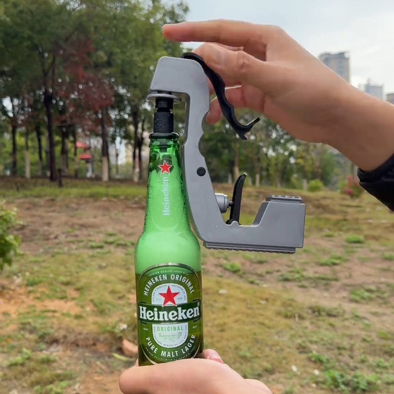 香槟枪喷酒器简约趣味啤酒瓶射酒喂酒器互动香槟枪抖音同款